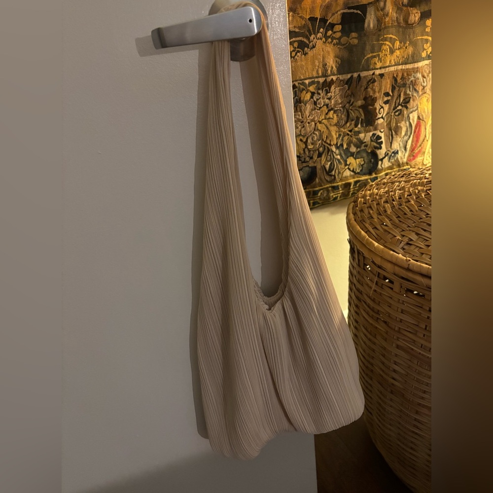 Cream Pleated Zara Bucket Bag - Picture 4 of 7
